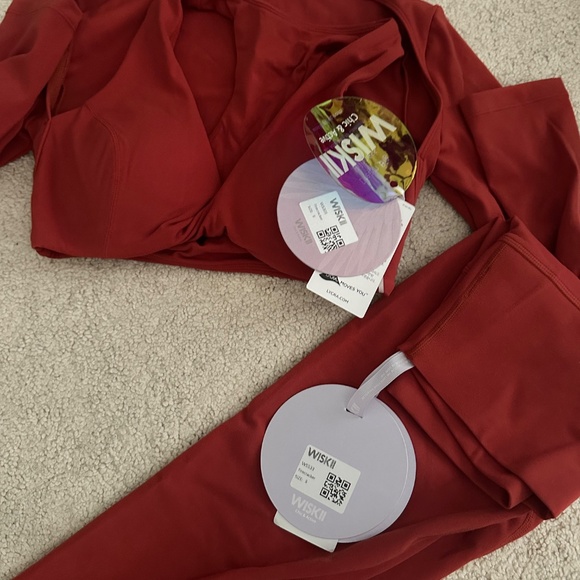 Wiskii Firecracker Active workout legging twist crop top set size small - Picture 3 of 3